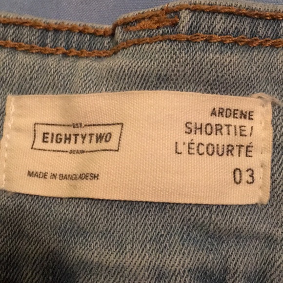 High-waisted, three button blue shorts. Size 3. - Picture 6 of 6